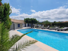 Lavish Villa in Pouzols Minervois with bubble bath